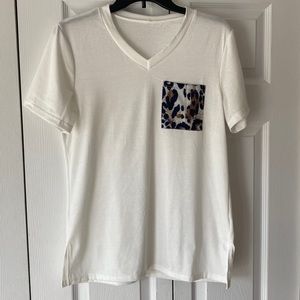 White Leopard Print Pocket V Neck Short Sleeve Tee Shirt Size Large
